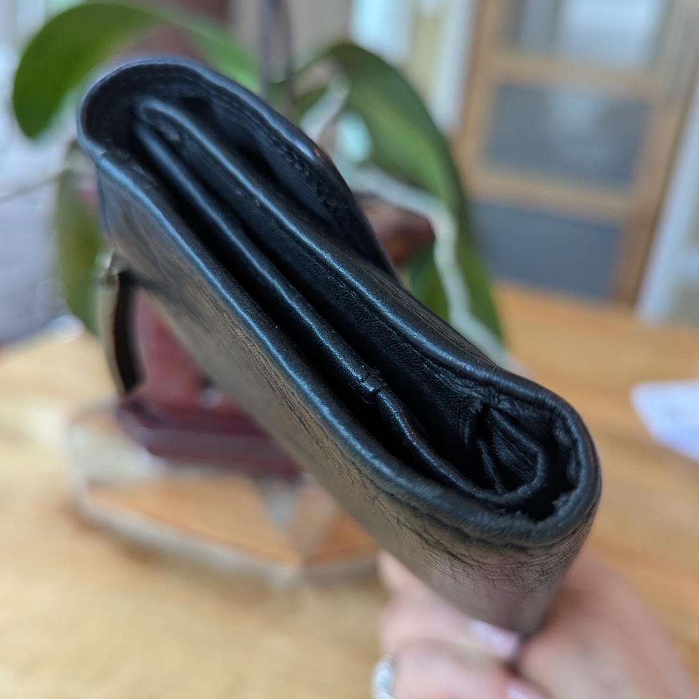 Textured Black Leather Vintage Wallet by Fossil - Picture 14 of 14